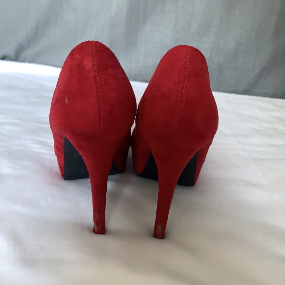 Red heels - Picture 4 of 14